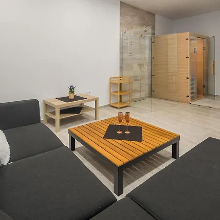 Lovely In Vrvari With Sauna Ferienhaus *
