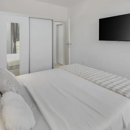 Lovely In Vrvari With Sauna Holiday home